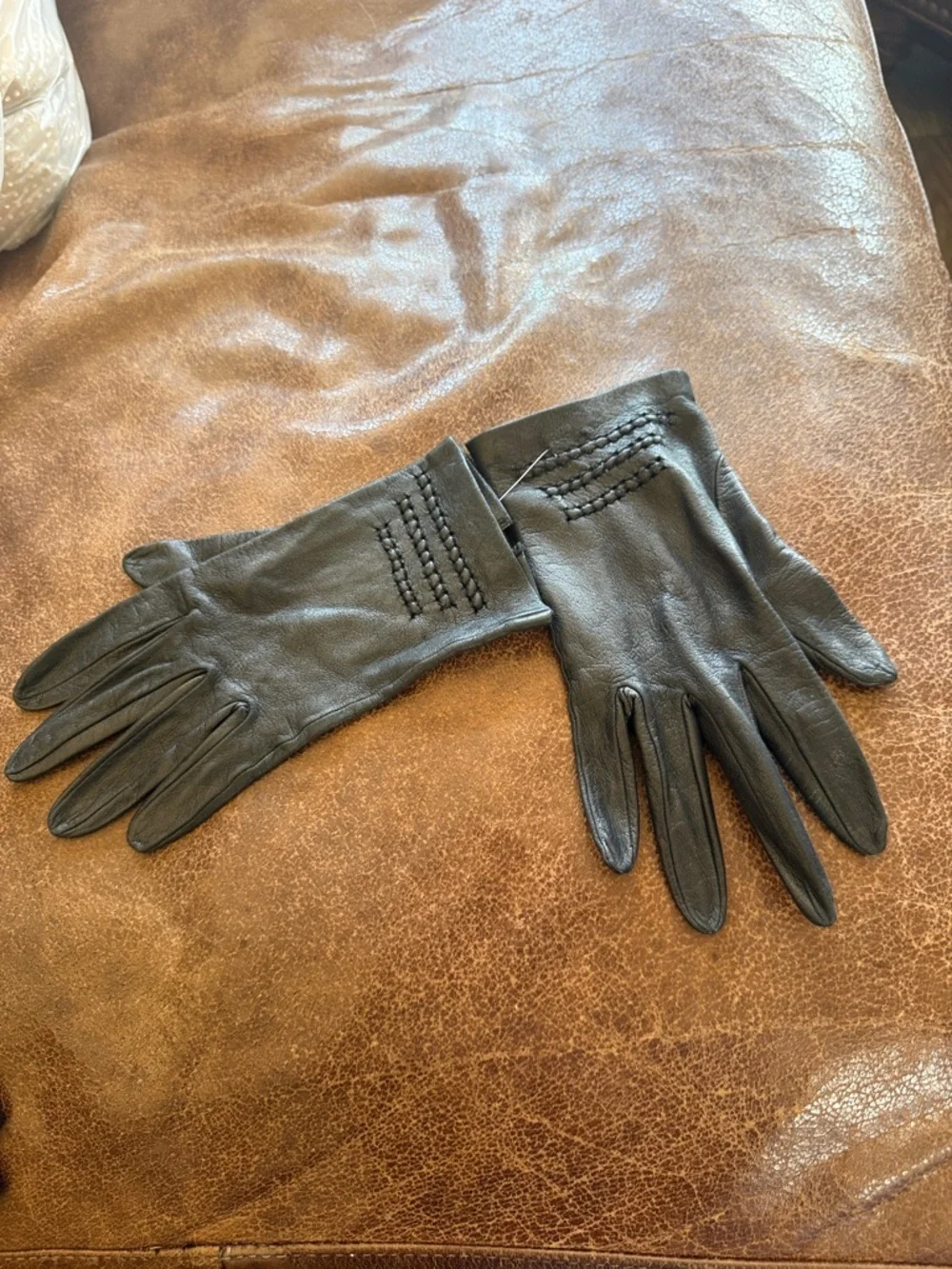Vintage leather gloves black